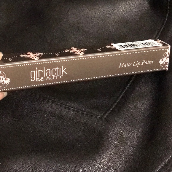 Girlactik Beauty matte Lip Paint in Demure! 💋 - Picture 1 of 3